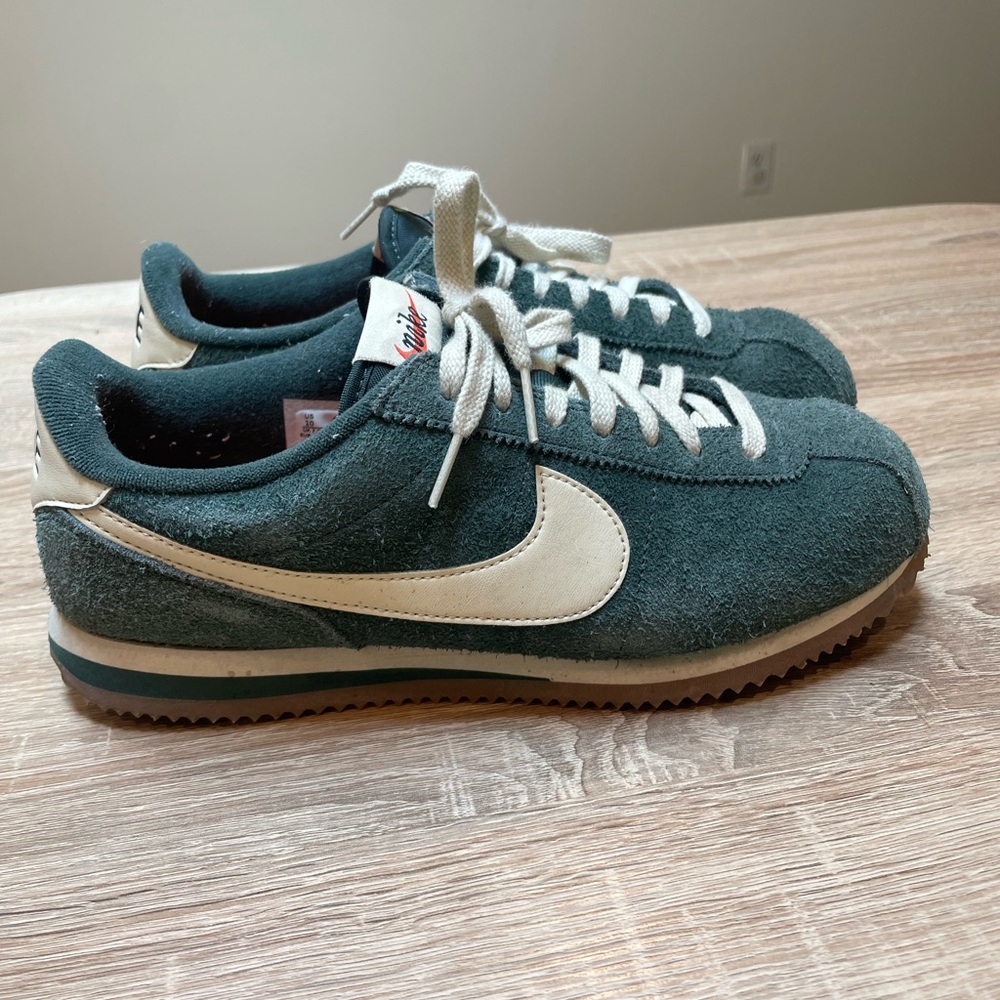 Nike Cortez- suede Vintage green